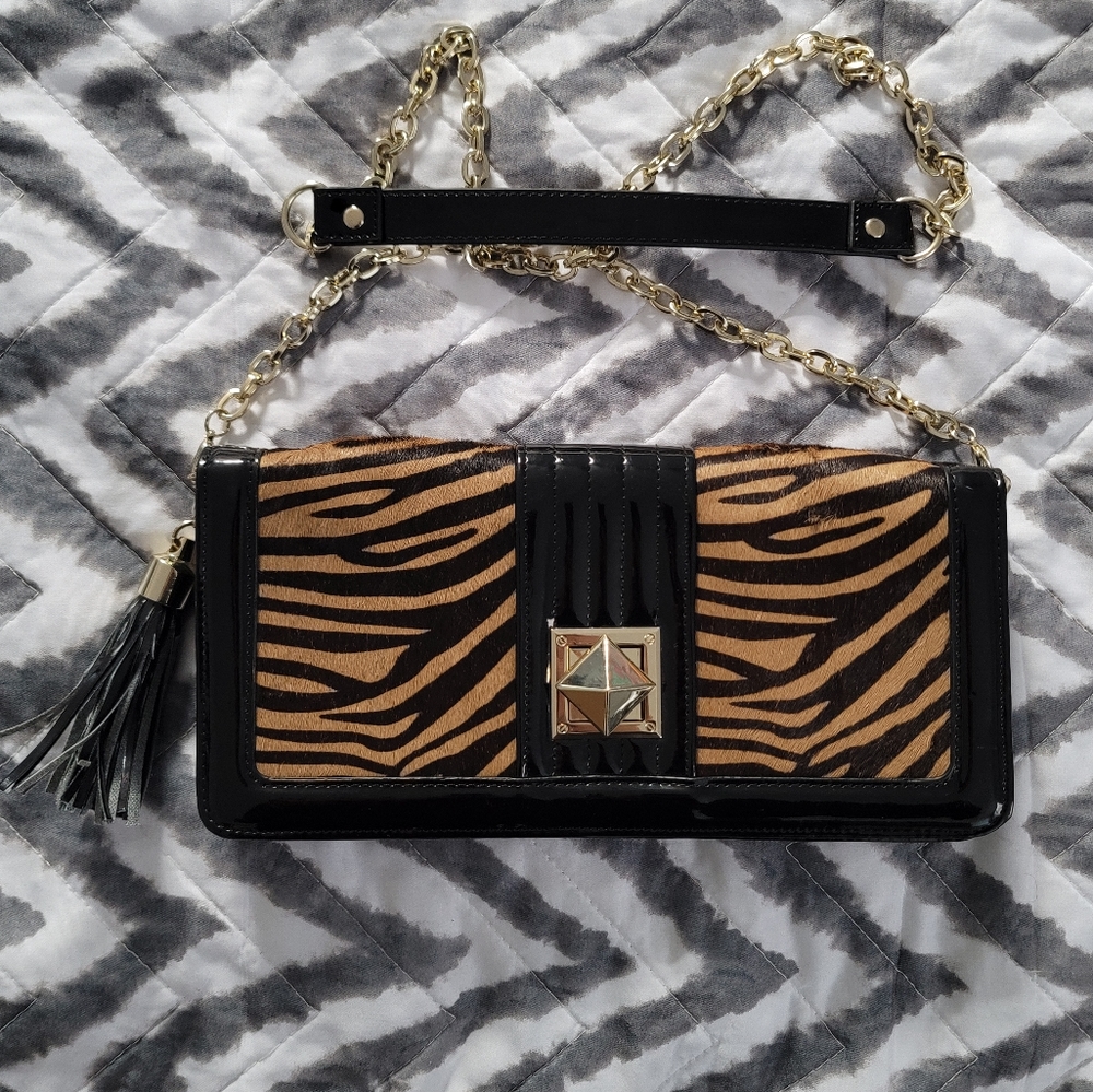 White house black market clutch